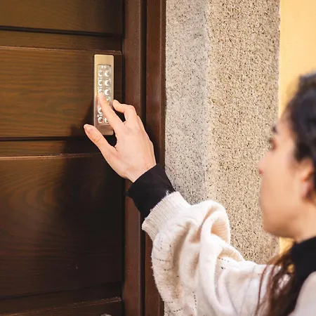 Palazzo Canetti - Piazza Grande - & - Easy Self Check-in Pensión Locarno