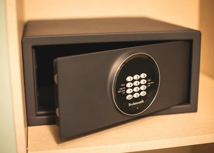 Гостевой дом Palazzo Canetti - Piazza Grande - & - Easy Self Check-in Локарно