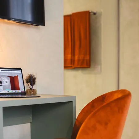 Palazzo Canetti - Piazza Grande - Suites&rooms - Easy Self Check-in 3* Locarno