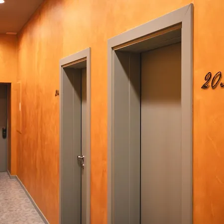 Affittacamere Palazzo Canetti - Piazza Grande - Suites&rooms - Easy Self Check-in