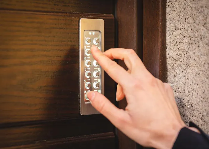 Gasthof Palazzo Canetti - Piazza Grande - & - Easy Self Check-in Locarno