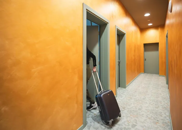 Palazzo Canetti - Piazza Grande - & - Easy Self Check-in 3* Locarno