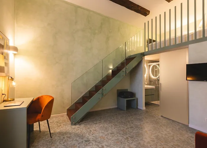 Gasthof Palazzo Canetti - Piazza Grande - & - Easy Self Check-in 3*